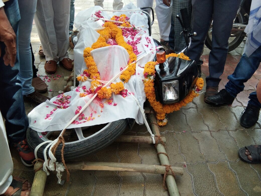 Lakhs of people throng ghats across India to celebrate Chhath