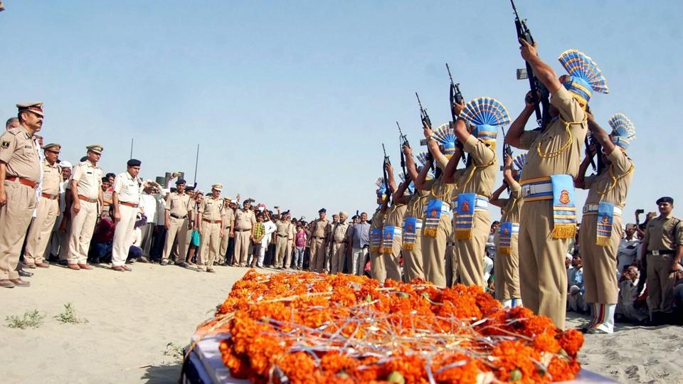 Lakhs of people throng ghats across India to celebrate Chhath